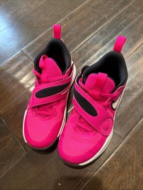 Nike Kids Bright Pink and Black Hook-and-Loop Sneakers